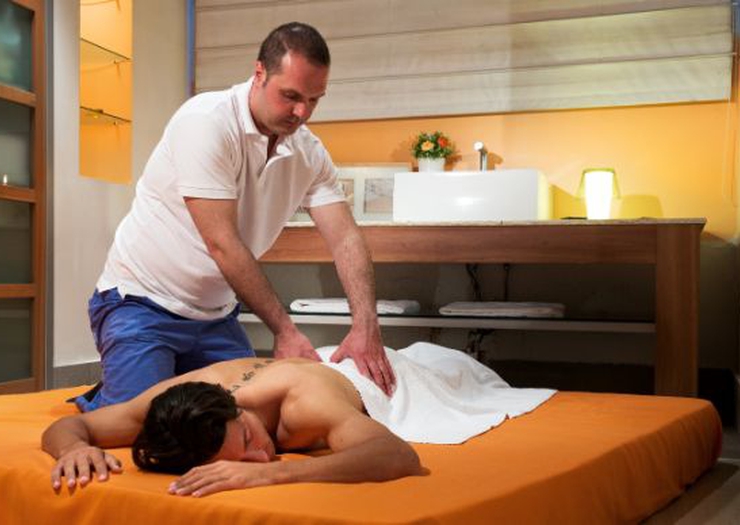 RELAXING AND REGENERATING MASSAGES Towers Hotel Stabiae Sorrento Coast Castellammare di Stabia RELAXING AND REGENERATING MASSAGES Towers Hotel Stabiae Sorrento Coast Castellammare di Stabia